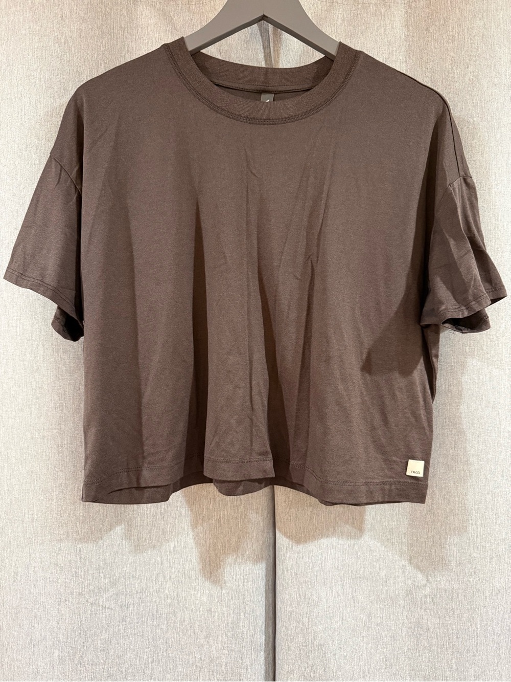 VUORI WOMEN'S ENERGY TEE Sangria Heather - Picture 3 of 5